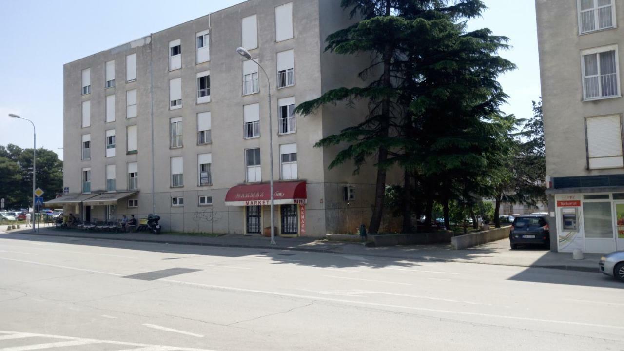 Apartments Zara- Zd Екстериор снимка